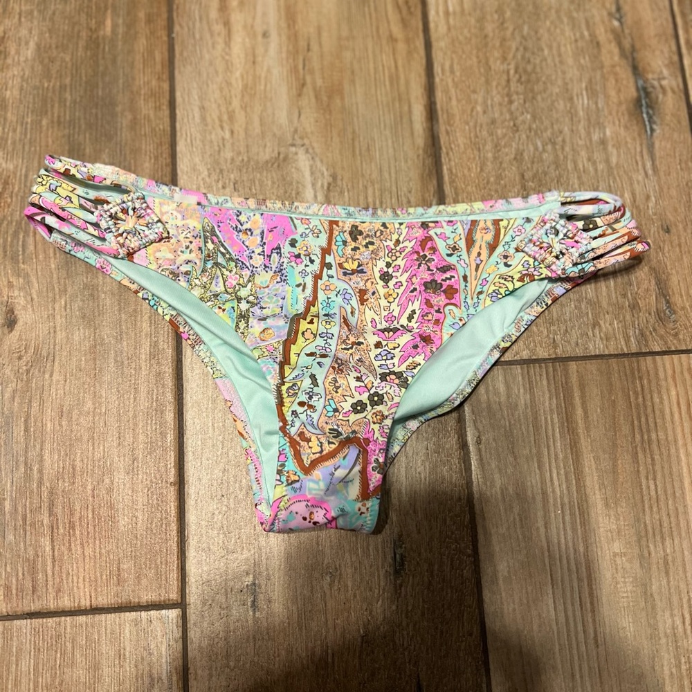Victoria’s Secret bikini